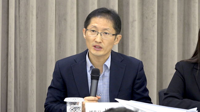 화성 8차 사건의 재심청구를 맡은 박준영 변호사가 기자회견을 진행하고 있다.(사진 = 심우준 기자)